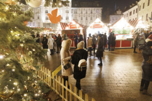 Vianočné trhy na Hlavnom námestí v bratislavskom Starom Meste