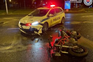 Nehoda motorka policia.jpg