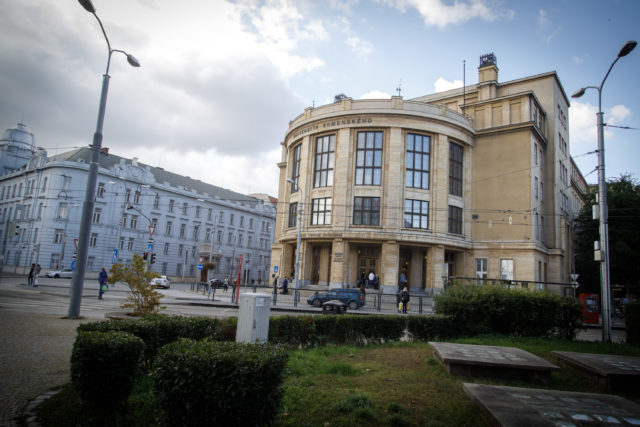 Hlavná budova Univerzita Komenského na šafárikovo námestie Bratislava
