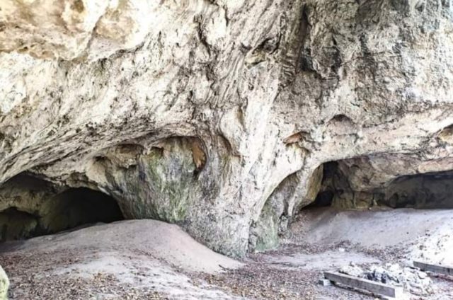 Jaskyňa Deravá skala