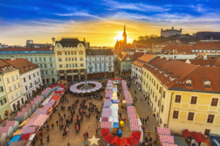 Bratislavské Vianoce vianocne trhy hlavne namestie