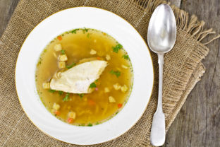 Talianska polievka, ktorá sa volá pastina vás zaručene postaví na nohy pri nachladnutí!
