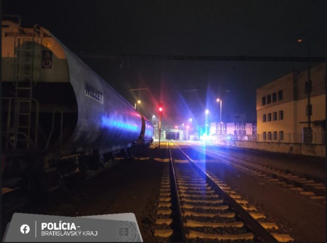 Policia nehoda zeleznica zasah elektrickym prudom.jpg
