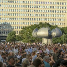 Open air koncert bratislavske kulturne leto 177 sf pri fontane foto a trizuljak 1 w jpg