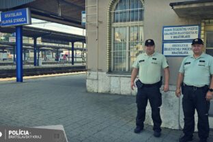 Zeleznicni policajti bratislava pomoc zachrana zivota.jpg