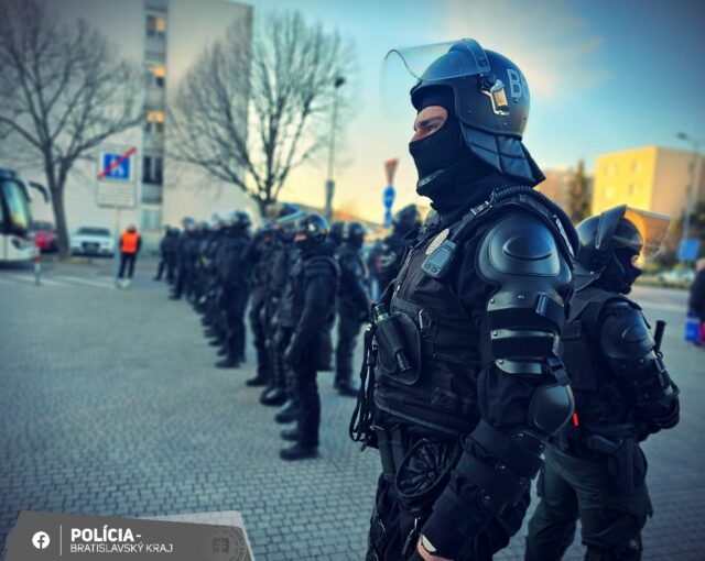 Policia protest.jpg