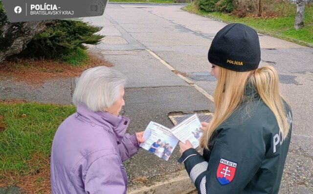 Policia seniori pomoc podvodnici.jpg