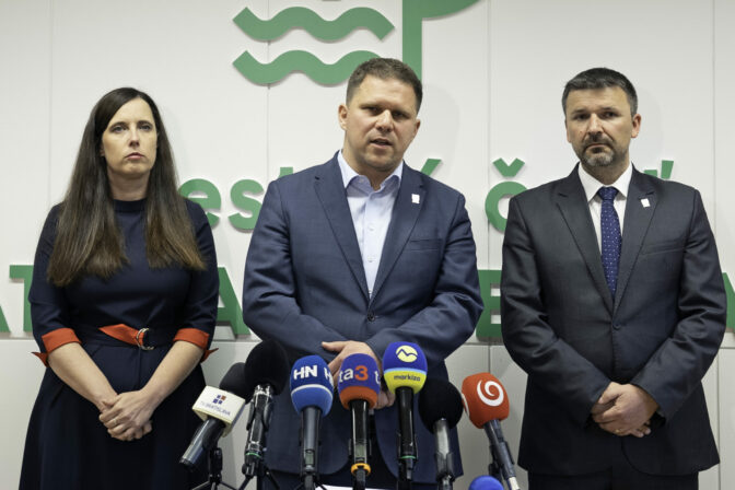 Tlacova konferencia .jpg