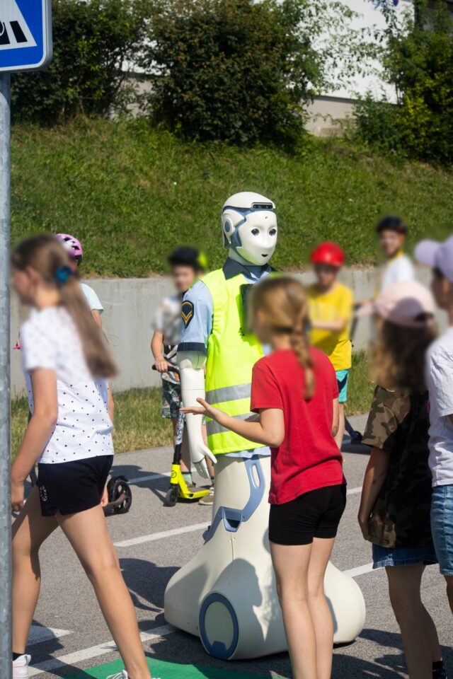 Mestská polícia Bratislava robot pomoc skúska STU