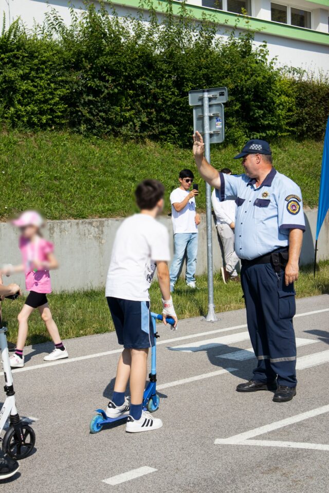 Mestská polícia Bratislava robot pomoc skúska STU