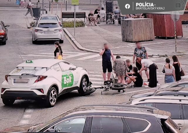 Nehoda kurier cyklista križovatka polícia