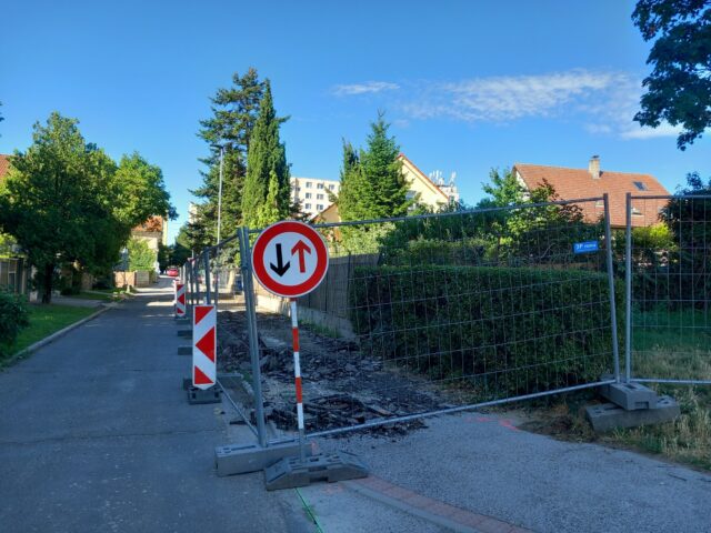 Parkovanie práce na predpolí ZŠ Plickova