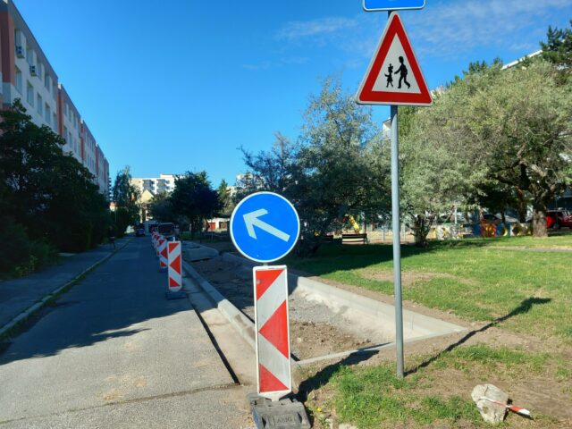 Parkovanie práce na predpolí ZŠ Plickova