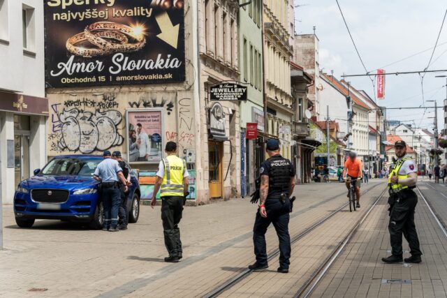 Mestská polícia cyklisti kontrola