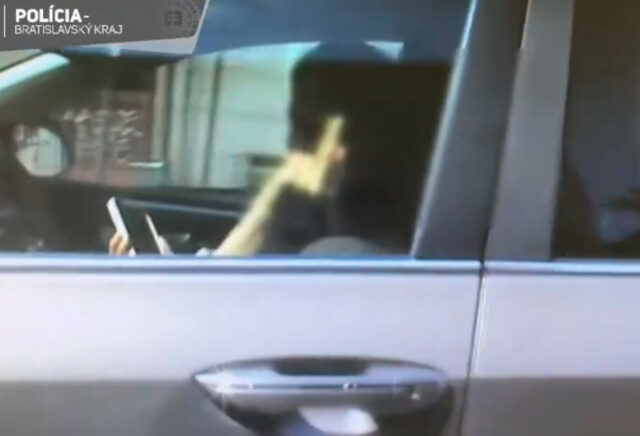 Policia hanlive gesto pokuta vodic.jpg