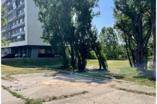 Bratislava rohlik ruzinova.jpg