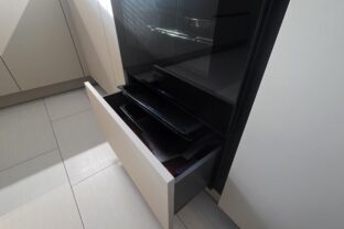 zásuvka pod rúrou