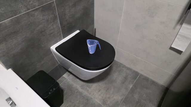 Pravidelne pridávam jednu odmerku tohto do záchoda