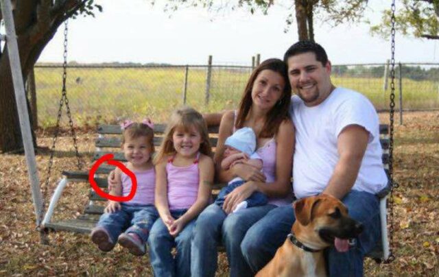 Desivý detail na rodinnej fotografii