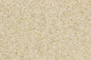 Nasypte doma ryžu do vlhčených obrúskov