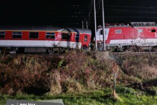 Nehoda vlak bratisalva pezinok