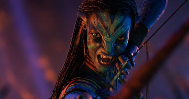 Zoe Saldaña as Neytiri in 20th Century Studios&#039; AVATAR: FIRE AND ASH. Photo courtesy of 20th Century Studios. © 2025 20th Century Studios. All Rights Reserved.