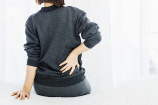 bolesť chrbta po rannom prebudení