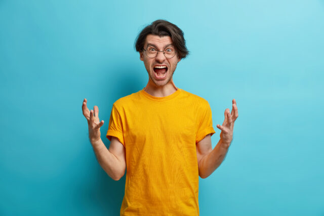 podráždený človek