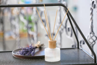 Nalejte to do pohára a položte do kúpeľne