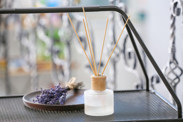 Nalejte to do pohára a položte do kúpeľne