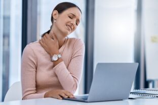 bolesť krku pri počítači