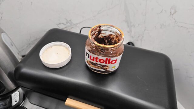 prázdny pohár od Nutelly