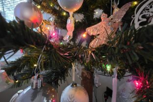 osvetlenie na vianočnom stromčeku