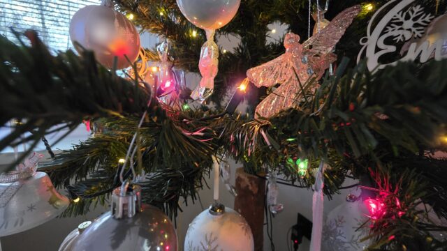 osvetlenie na vianočnom stromčeku