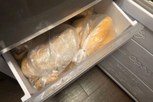 Ukladanie pečiva do mrazničky