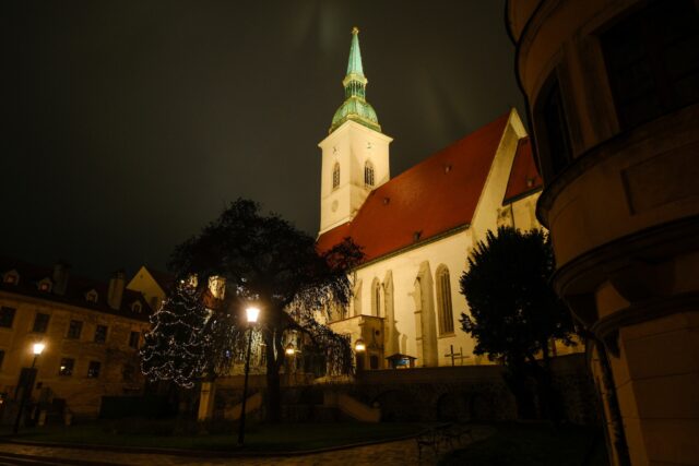 Dom sv Martina svetlo