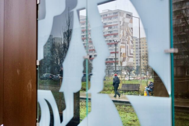 Zastavka petrzalka zrkadlový háj maľba mier