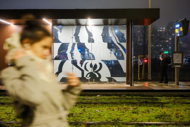 Zastavka petrzalka zrkadlový háj maľba mier