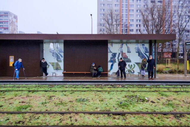 Zastavka petrzalka zrkadlový háj maľba mier