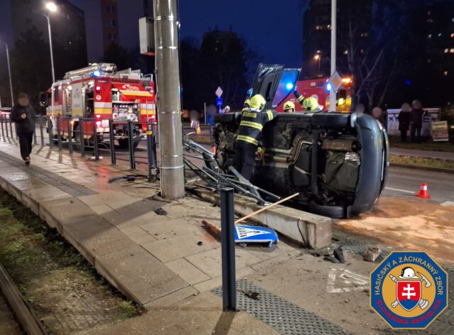 Nehoda karloveska ulica hasici