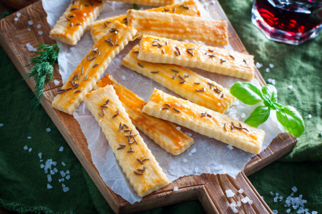 Syrové tyčinky s rascou a semienkami