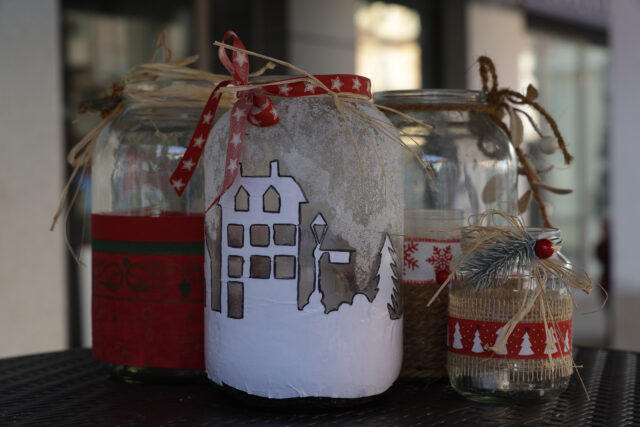 vianočná dekorácia zo zaváraninových pohárov