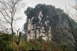 visiace rakvy v Číne