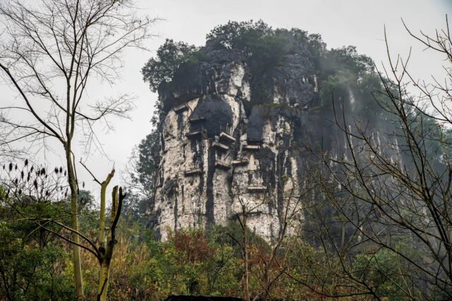 visiace rakvy v Číne