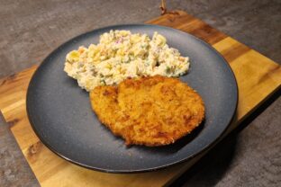 Vianočný rezeň a zemiakový šalát