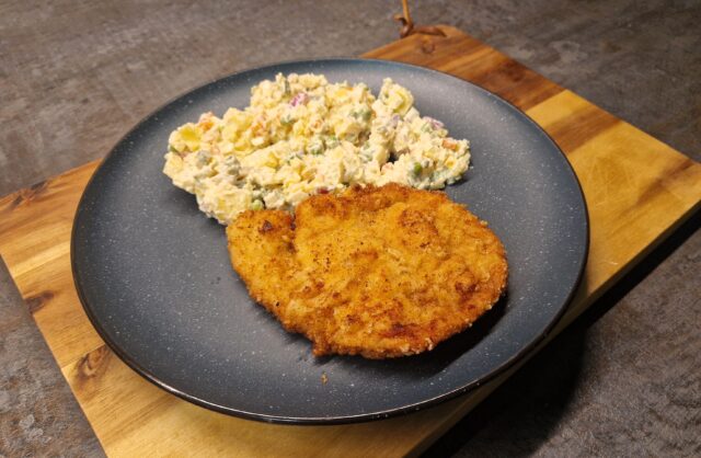 Vianočný rezeň a zemiakový šalát