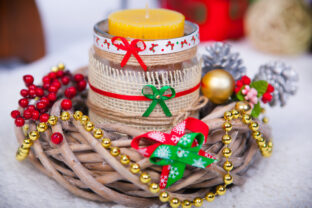 vianočný svietnik zo zaváraninového pohára