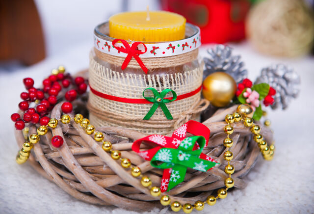 vianočný svietnik zo zaváraninového pohára