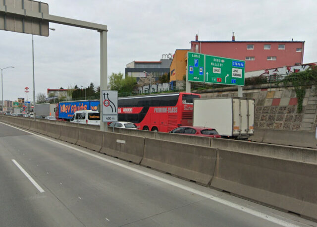 Lamac dialnica zapchy