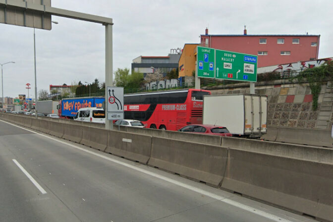 Lamac dialnica zapchy